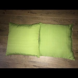 green throw pillows